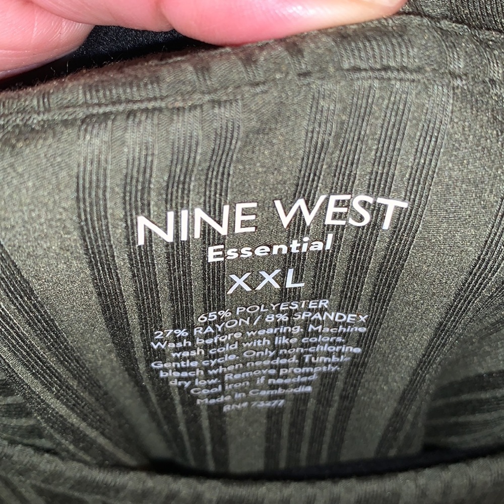 Woman’s Nine West XXL ribbed shirt. - Picture 4 of 4